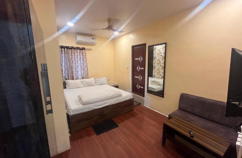 Kolkata Apartment | Hotel Royal Palace