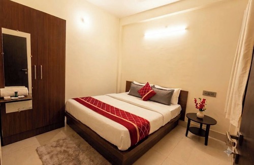 Varanasi Hotel | Hotel Sada Shiv near Kashi Vishwanath Temple & River| Parking