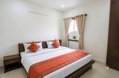 Varanasi Hotel | Hotel Sada Shiv near Kashi Vishwanath Temple & River| Parking
