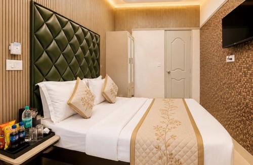 Jangpura Hotel | Hotel Satwah Luxe Stay - 1 Minute From Nizamuddin Railway Station And India Gate