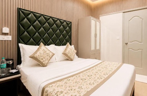 Jangpura Hotel | Hotel Satwah Luxe Stay - 1 Minute From Nizamuddin Railway Station And India Gate