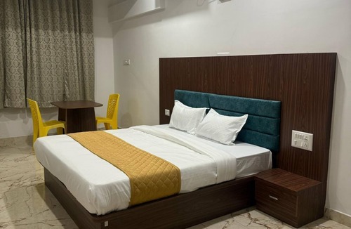 Adyar Hotel | Hotel Skyline Natekal