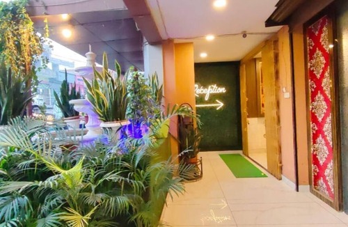 Varanasi Hotel | HOTEL SWARNA PALACE