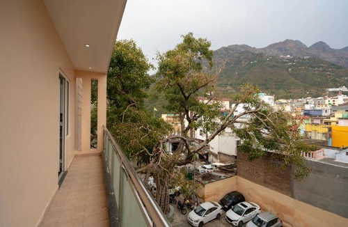 Katra Hotel | Hotel The Vaishvik Banganga Road