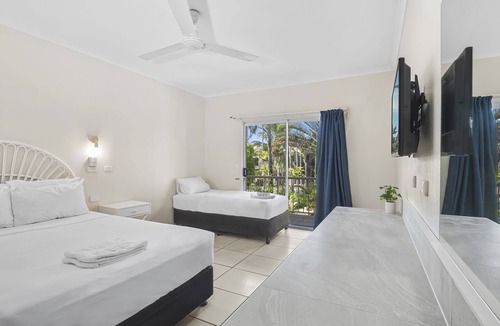 Cairns North Hotel | Hotel Tropiq