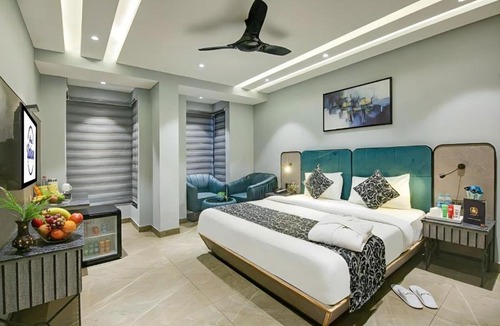Paharganj Hotel | HOTEL UPTOWN with Luxury Restaurant & Rooftop Near Connaught Place, New Delhi City Centre