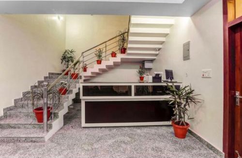 Indira Nagar Hotel | Hotel Yamuna Palace Near Gomti Riverfront Park