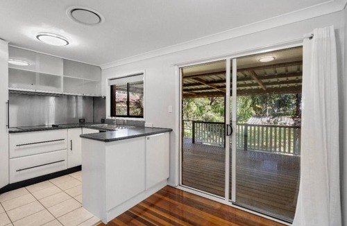 Riverview House | House with huge back yard and side access, 15 Beds