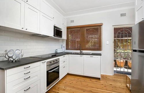 Crows Nest Apartment | HUNT1 - Great Family Unit, Spacious Green Garden