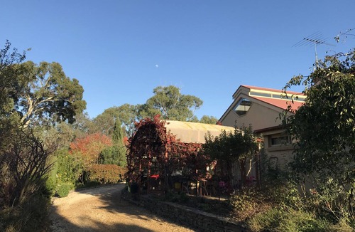 Strathalbyn Cottage | Ideal location to explore historic Strathalbyn, Wineries, good food and scenery