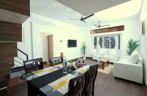 Goregaon East House | Infinity It park - 3 BHK Suite - Comp Wifi/Laundry