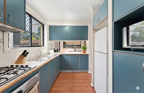Ingleburn House | Ingleburn Standalone Townhouse, Walk to Train,