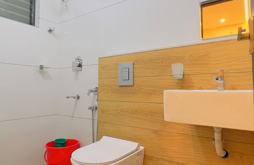 North Paravur Hotel | IZEL CASA