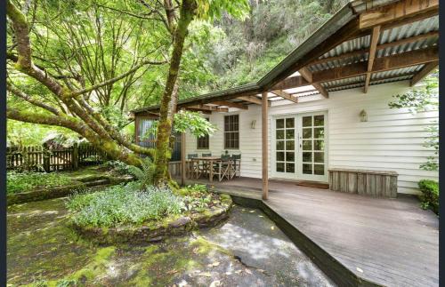 Walhalla House | Jacomb's Cottage and Studio