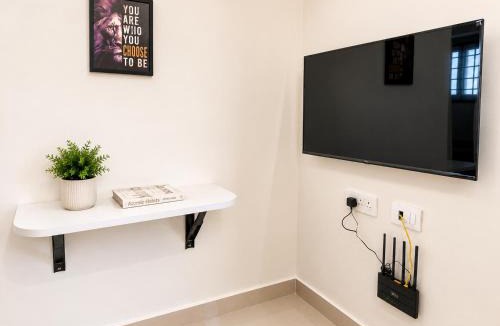 Hyderabad Apartment | Jaya's Cozy Studio flat, Near HITEC City and Kondapur