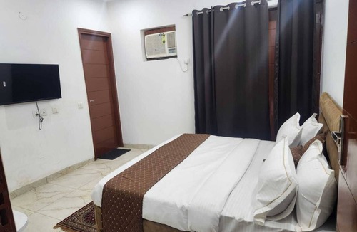 Sector 39 Hotel | JN RESIDENCY