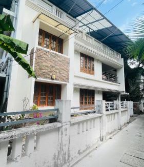 Narakal House | Joby Homestay Kadamakkudy PS5 Gamming 3BHK AC