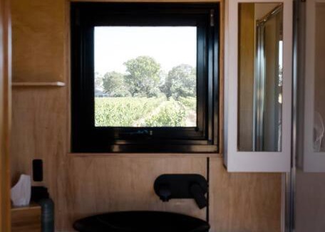 Rutherglen House | Jones Winery Tiny House on the Vineyard, Rutherglen - Off Grid