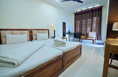 Sualkuchi Hotel | Joyable Homestay Near Sankardev Netralay