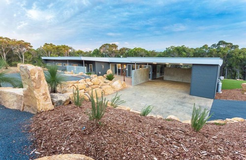 Wilyabrup House | Js' Retreat - Flutes Estate, Margaret River - amazing architect designed!