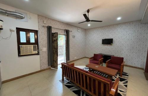 Hauz Khas Village Apartment | Jungle Retreat 3-71 BNB