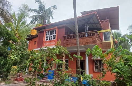 Malpe House | Just 50 steps Papanasini riverbank. To the right, Padukare Beach,