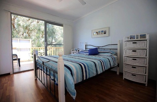 Guilderton House | Just Beachy - Quiet Relaxing Pet Friendly