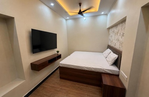 Varanasi Hotel | Kashi Heritage by Ishwar Atithi Bhawan Walking Distance to Kashi Vishwanath Mandir & Dashashwamedh Ghat