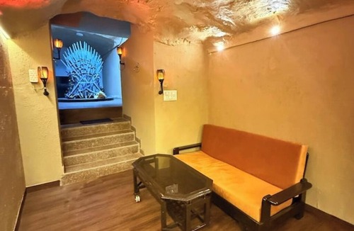 Govindpuri Apartment | King's landing - Game of thrones (Couple Friendly)