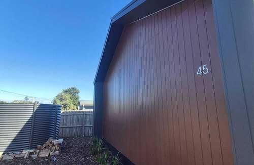 Venus Bay House | Koala Retreat - 3 bed brand new home near the Beach~Woodburner~Linen~Fast WiFi
