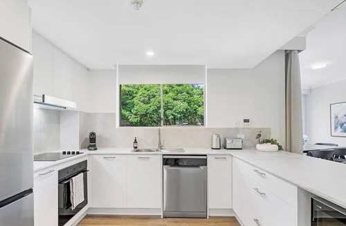 Camperdown Apartment | KozyGuru | Camperdown | Cozy 2-Bed Apt + Parking