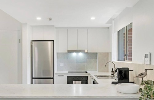 Camperdown Apartment | KozyGuru | Camperdown | Cozy 2-Bed Apt + Parking