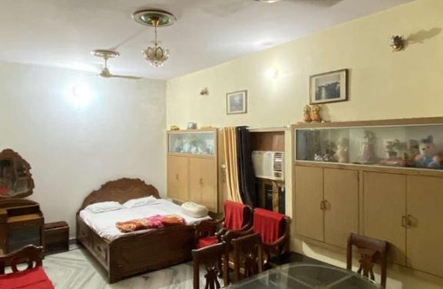Sigra House | Kusum Palace near kashi vishwanath temple 1 km