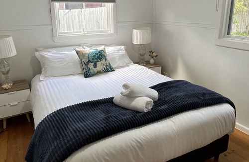 McCrae House | La Casita McCrae - A stone's throw from the beach! **PET FRIENDLY ACCOMODATION**