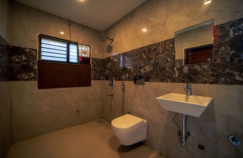 Kottakuppam Hotel | La Courtyard