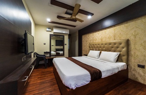 Kottakuppam Hotel | La Courtyard