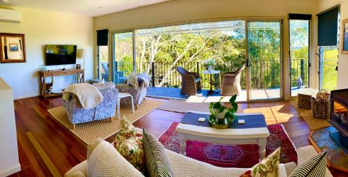 Balmoral Ridge Villa | "La Petite Grange" Maleny