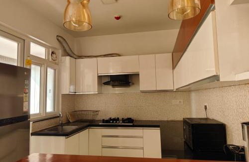 Agara Apartment | Lakeview 3BHK on 12th Floor for Family with Vehicle