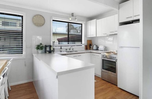 Bonnie Doon House | Lakeview Retreat Bonnie Doon - Sleeps 11