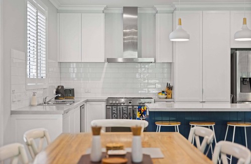 Bendigo House | Langston Abode Perfect for Family CBD