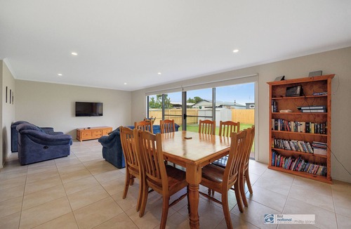 Cowes House | Lansell Cowes, Great Holiday house in Cowes at affordable rate!