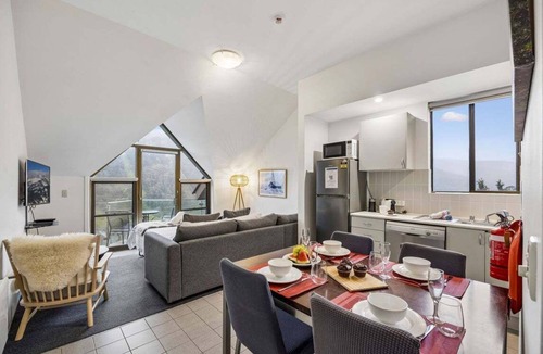 Thredbo Apartment | Lantern 33 - Balcony
