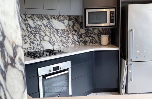 Crows Nest Apartment | Large Leafy Luxe Apartment -Crows Nest - Family Friendly - Location Perfection