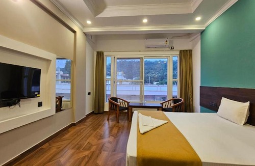 Virarajendrapet Hotel | Le Embera Hotel Rooms