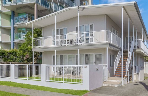 Bilinga Apartment | Legacy 1 - Bilinga/North Kirra Beachfront - Min. 3 Night Stay!