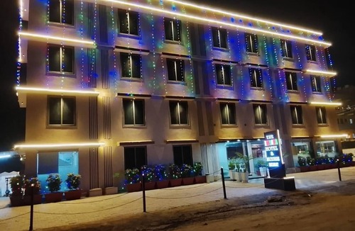 Sanand Hotel | Lexora Hotel
