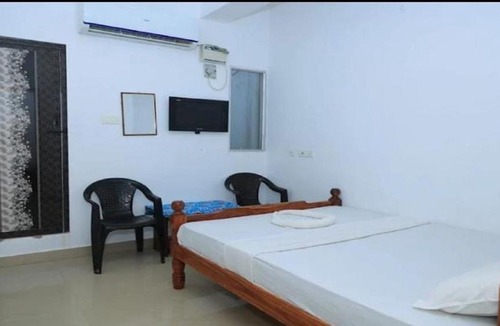 Kalapettai Hotel | Lokshna Inn-A Couple Friendly Property