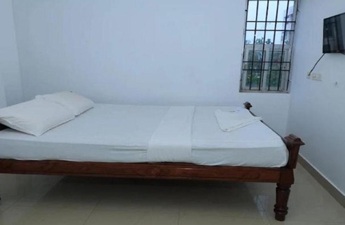 Kalapettai Hotel | Lokshna Inn-A Couple Friendly Property