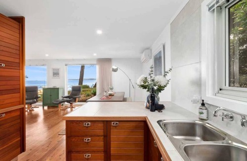 Long Beach House | Long Beach Hideaway | Clifftop Views & Beach