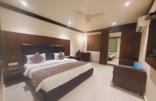 Taj Ganj Hotel | love kush hotel